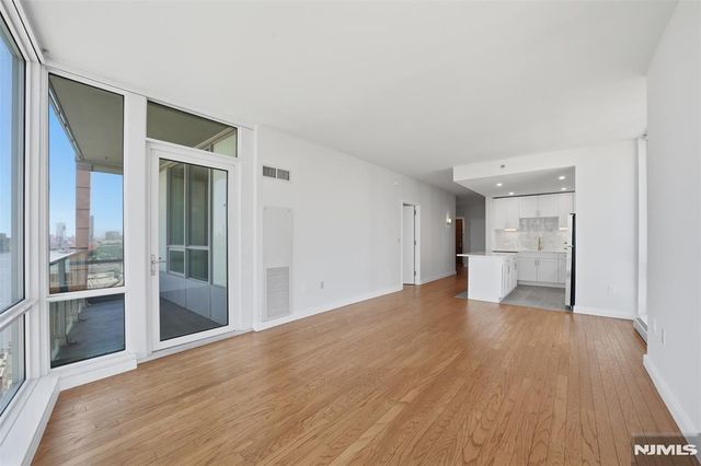 20 Newport Parkway 2012, Jersey City, NJ 07310