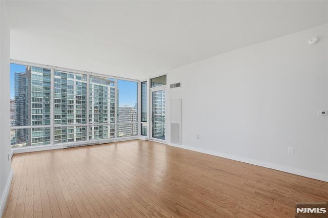 20 Newport Parkway 2012, Jersey City, NJ 07310