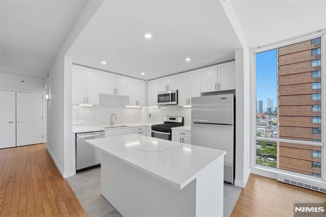 20 Newport Parkway 2012, Jersey City, NJ 07310