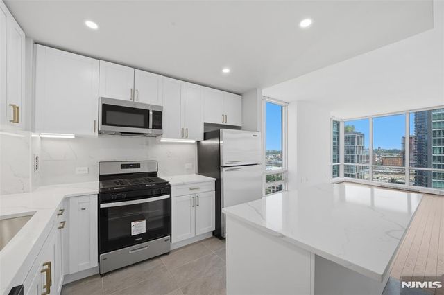 20 Newport Parkway 2012, Jersey City, NJ 07310