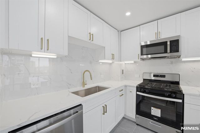 20 Newport Parkway 2012, Jersey City, NJ 07310