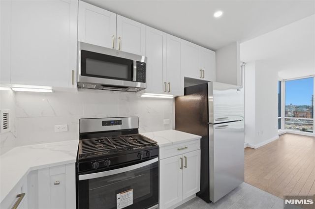 20 Newport Parkway 2012, Jersey City, NJ 07310