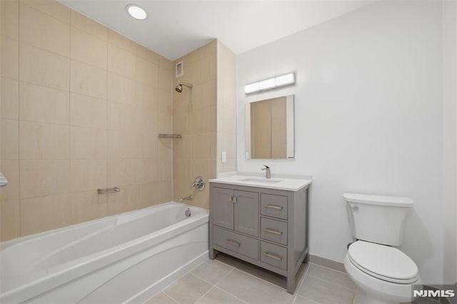 20 Newport Parkway 2012, Jersey City, NJ 07310