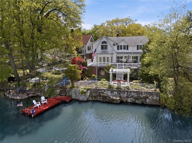 20 Point Drive S, Lake Peekskill, NY 10537