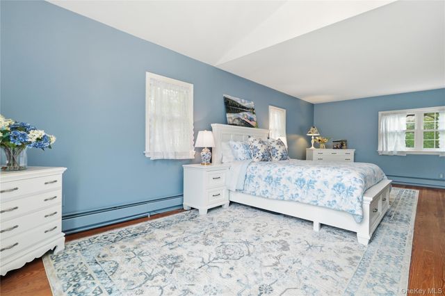 20 Point Drive S, Lake Peekskill, NY 10537