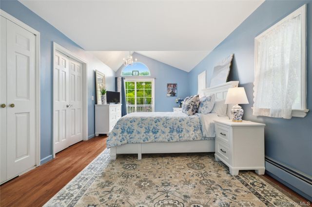 20 Point Drive S, Lake Peekskill, NY 10537