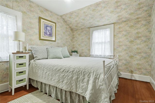 20 Point Drive S, Lake Peekskill, NY 10537