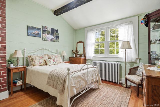 20 Point Drive S, Lake Peekskill, NY 10537