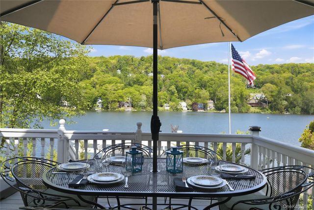 20 Point Drive S, Lake Peekskill, NY 10537