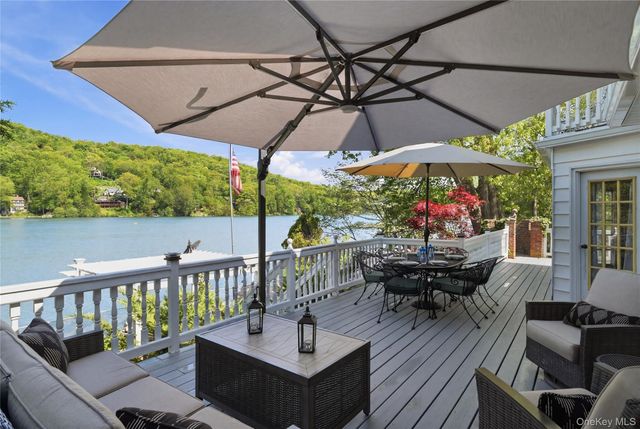 20 Point Drive S, Lake Peekskill, NY 10537