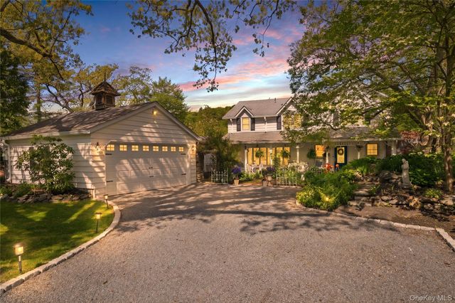 20 Point Drive S, Lake Peekskill, NY 10537