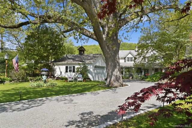 20 Point Drive S, Lake Peekskill, NY 10537