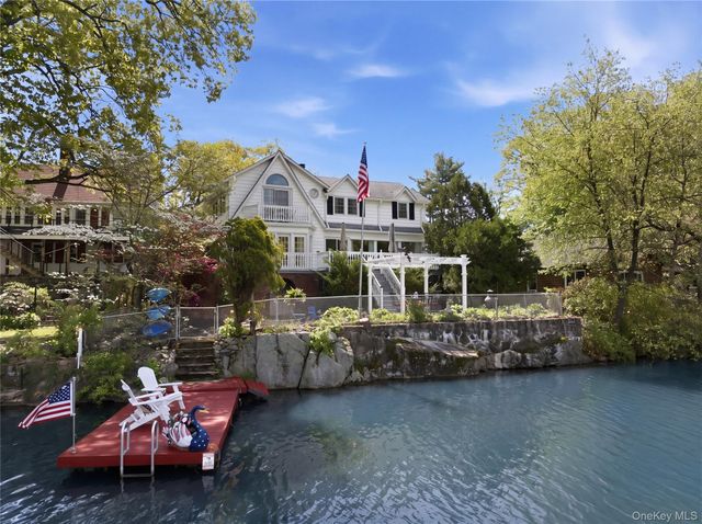 20 Point Drive S, Lake Peekskill, NY 10537