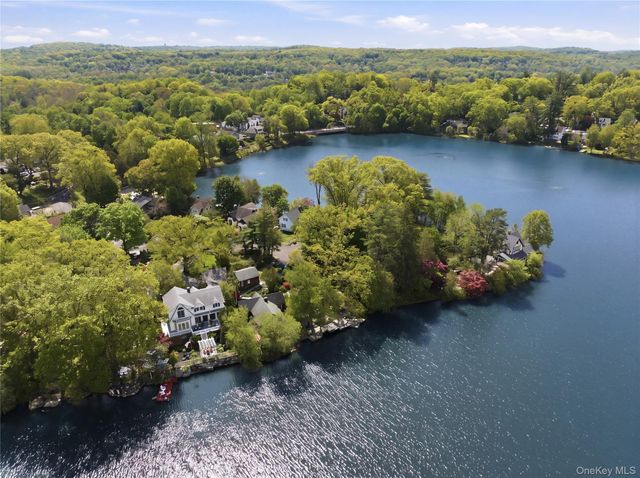 20 Point Drive S, Lake Peekskill, NY 10537
