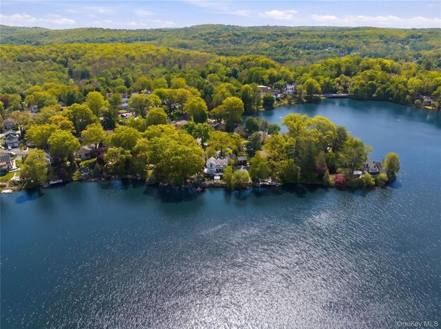 20 Point Drive S, Lake Peekskill, NY 10537
