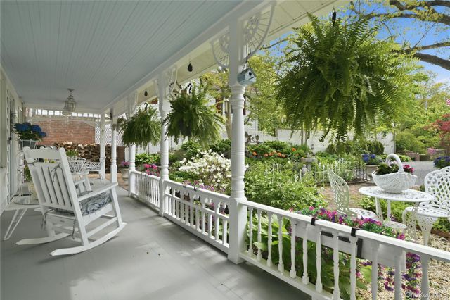 20 Point Drive S, Lake Peekskill, NY 10537