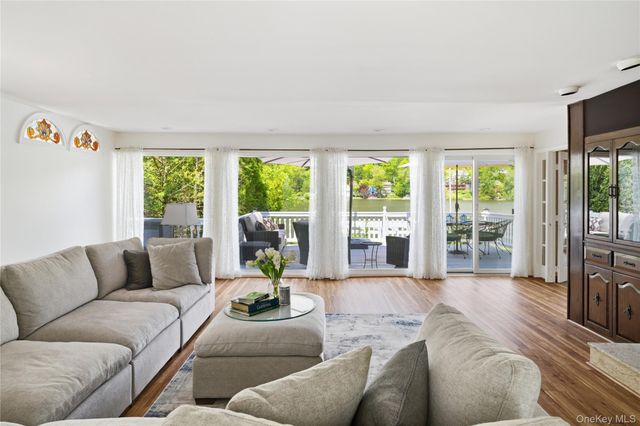 20 Point Drive S, Lake Peekskill, NY 10537