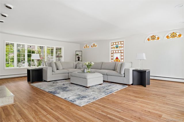 20 Point Drive S, Lake Peekskill, NY 10537