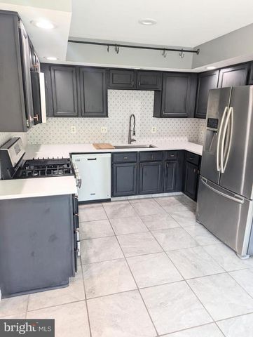 46582 BROADSPEAR TER, Sterling, VA 20165