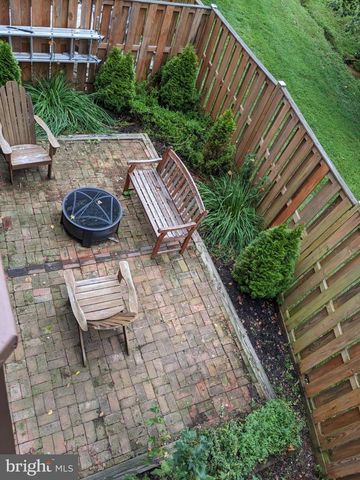 46582 BROADSPEAR TER, Sterling, VA 20165