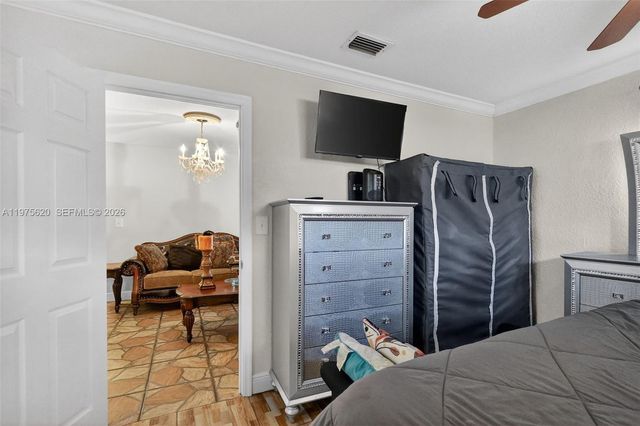 834 NW 115th St, Miami, FL 33168