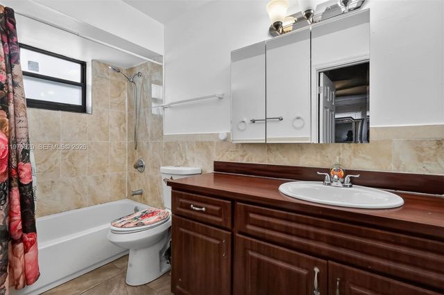 834 NW 115th St, Miami, FL 33168