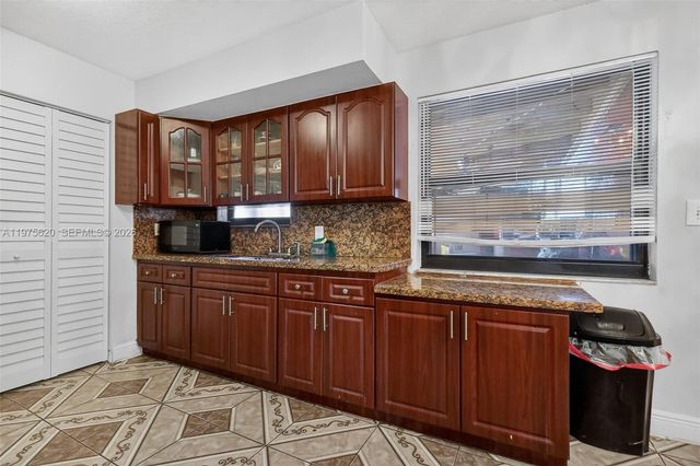 834 NW 115th St, Miami, FL 33168