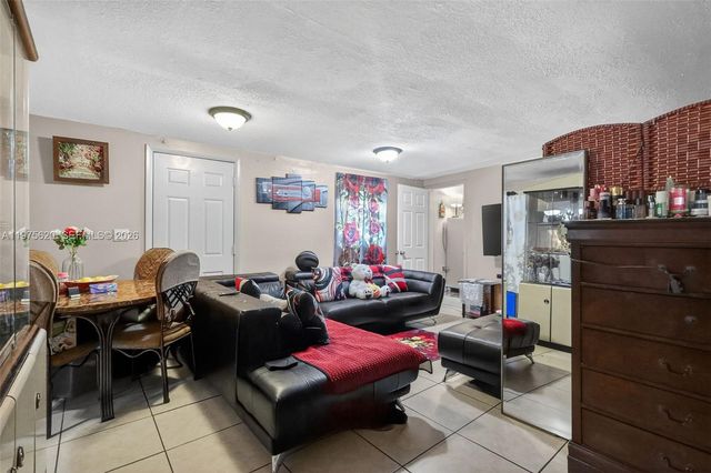 834 NW 115th St, Miami, FL 33168