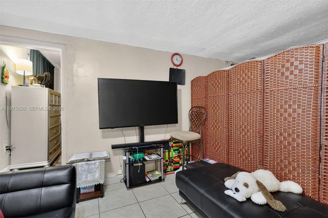 834 NW 115th St, Miami, FL 33168