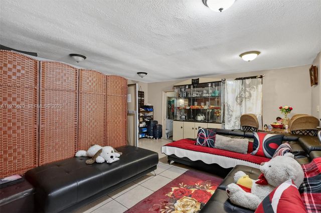 834 NW 115th St, Miami, FL 33168