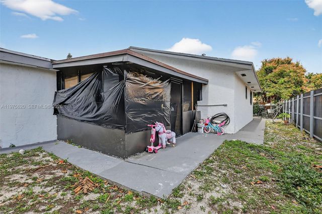 834 NW 115th St, Miami, FL 33168