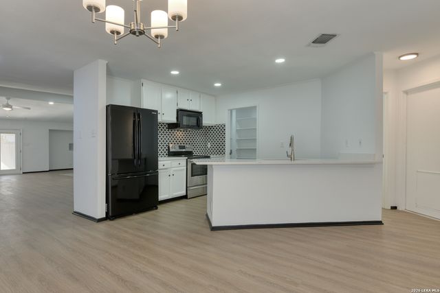 3218 JENKINS DR, San Antonio, TX 78247