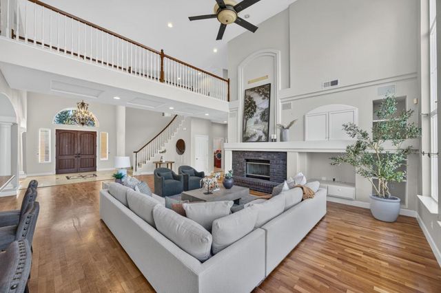 1511 Heredia Dr, Roseville, CA 95747