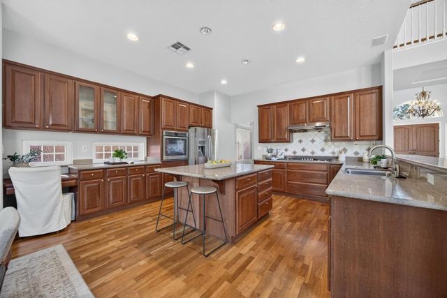 1511 Heredia Dr, Roseville, CA 95747