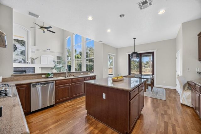 1511 Heredia Dr, Roseville, CA 95747