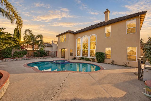 1511 Heredia Dr, Roseville, CA 95747