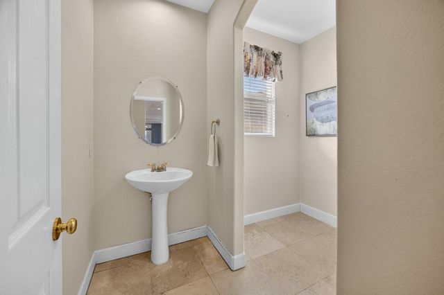 1511 Heredia Dr, Roseville, CA 95747