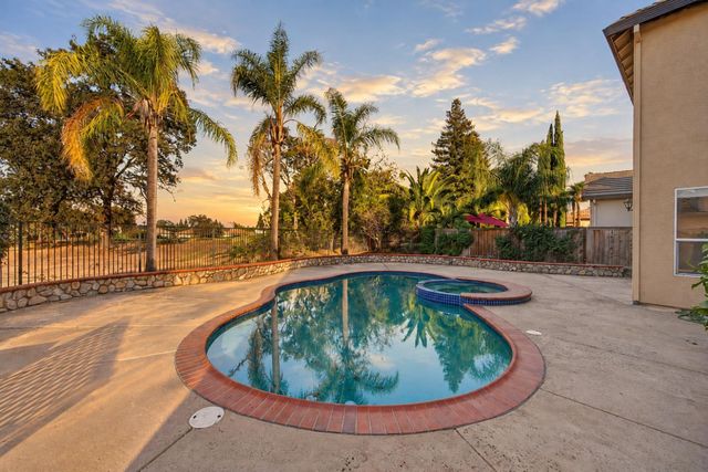 1511 Heredia Dr, Roseville, CA 95747