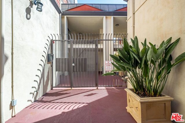 5674 Windsor Way 210, Culver City, CA 90230