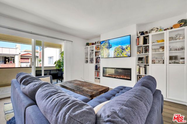 5674 Windsor Way 210, Culver City, CA 90230