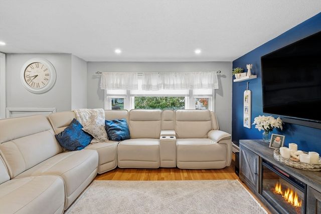 39 Gallows Hill Rd, Salem, MA 01970