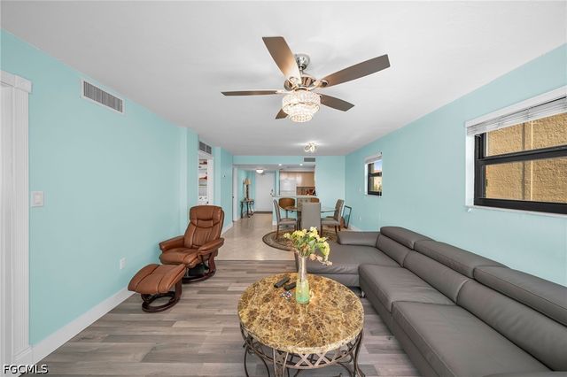 4260 SE 20th PL 401, Cape Coral, FL 33904
