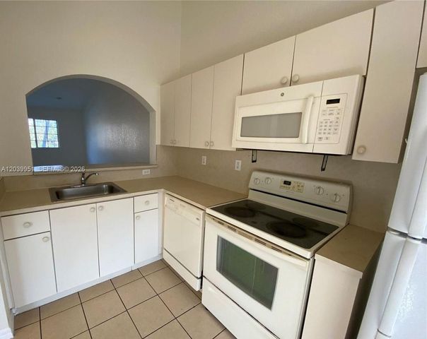 930 NE 34th Avenue 202, Homestead, FL 33033