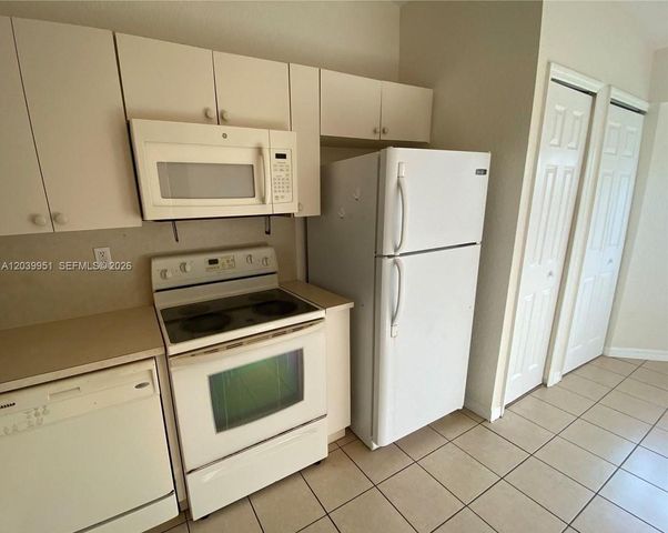 930 NE 34th Avenue 202, Homestead, FL 33033