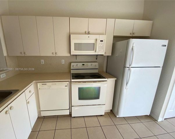 930 NE 34th Avenue 202, Homestead, FL 33033