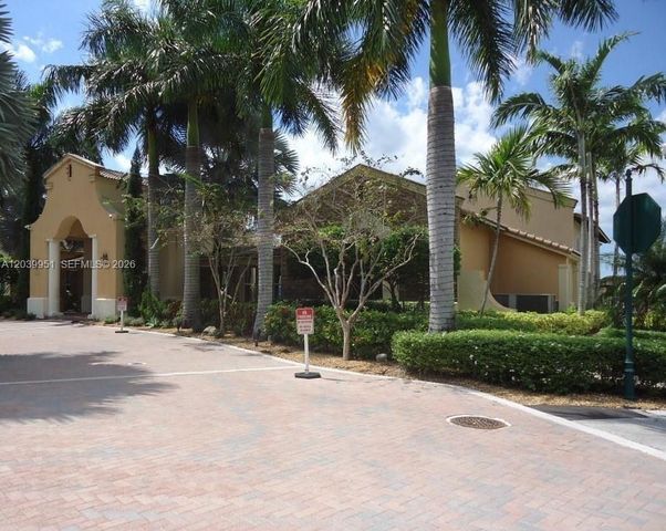 930 NE 34th Avenue 202, Homestead, FL 33033
