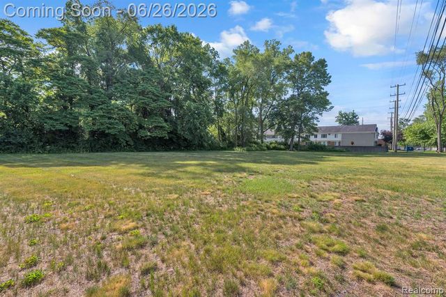 21362 Lahser Road, Southfield, MI 48033