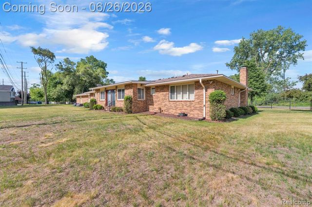 21362 Lahser Road, Southfield, MI 48033