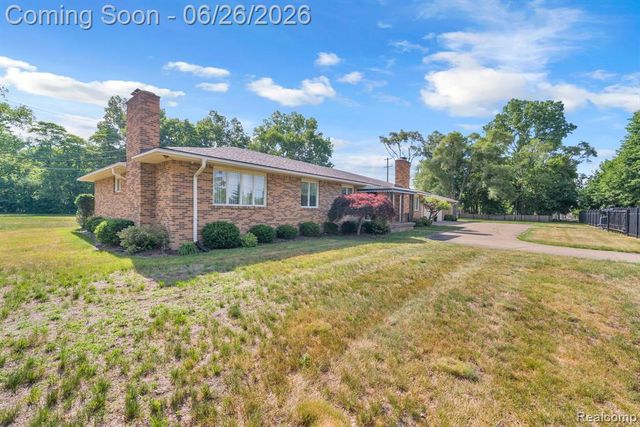 21362 Lahser Road, Southfield, MI 48033