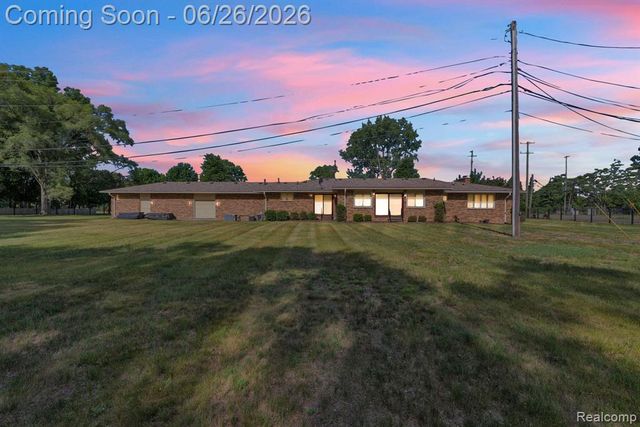 21362 Lahser Road, Southfield, MI 48033